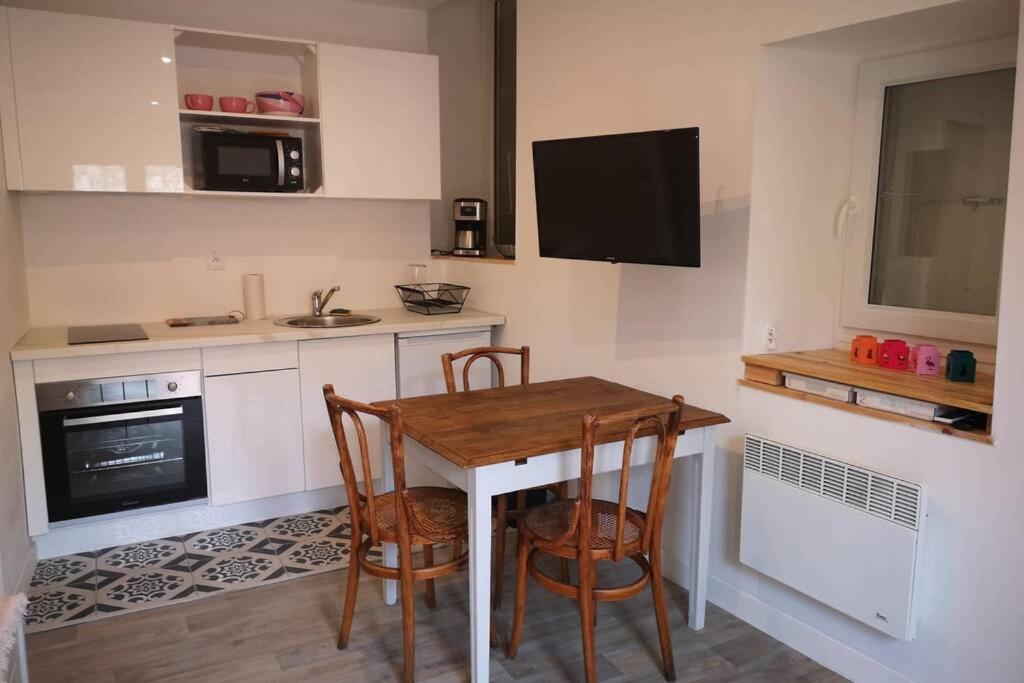 Maison De Village Meublee Avec Terrasse Holiday home