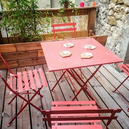 Maison De Village Meublee Avec Terrasse Donzere Exterior photo