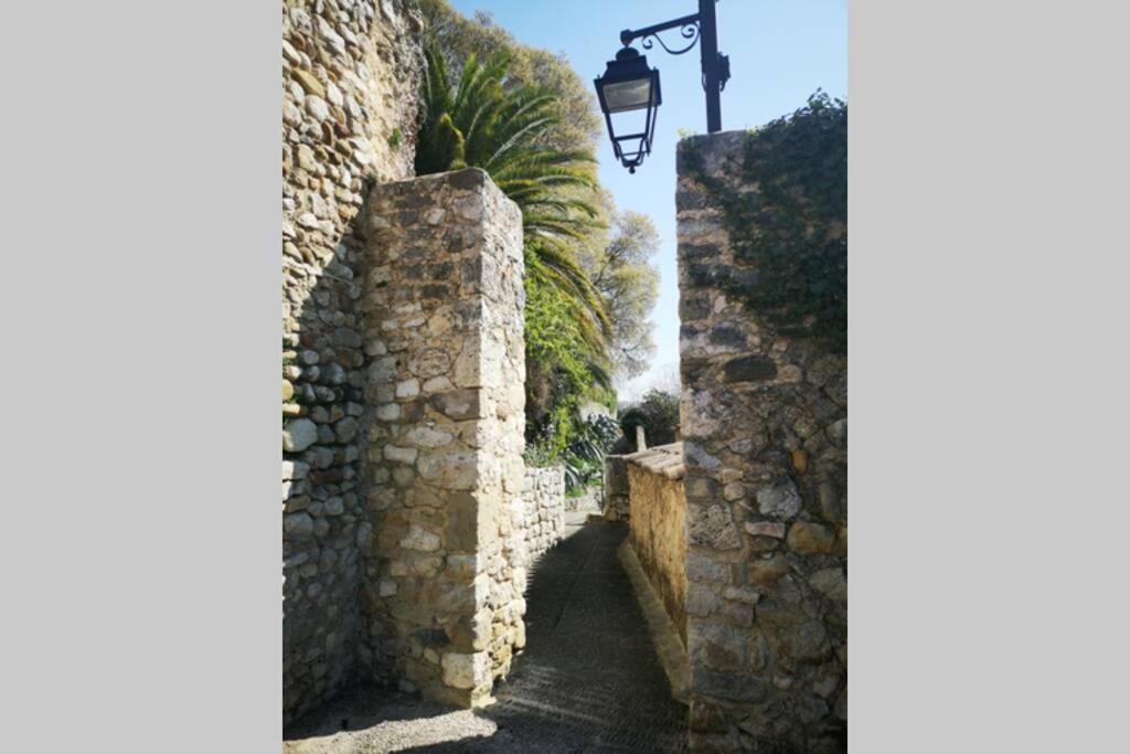 Vakantiehuis Maison De Village Meublee Avec Terrasse Donzère